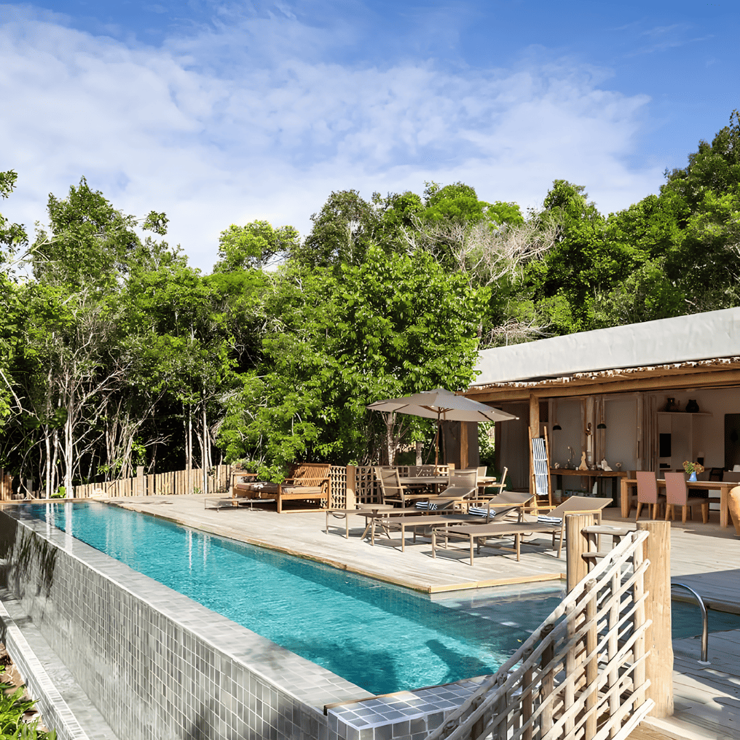 Trancoso Compound with Expansion Potential – 6 Suites, Pool, Near Quadrado — photo 1